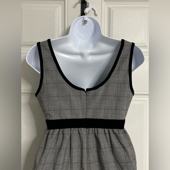 H- HOLIDAY Academia Houndstooth Plaid Velvet Trim Midi Dress - Picture 5 of 8